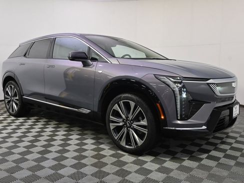 New 2026 Cadillac Optiq Luxury 2 image 8