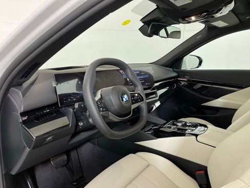 Used 2025 BMW 530i xDrive w/ Premium Package image 9