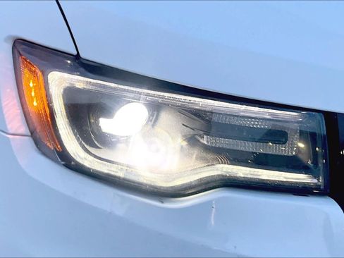 Used 2018 Jeep Grand Cherokee Limited image 26