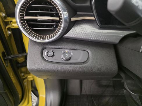 Used 2024 Chevrolet Trax ACTIV w/ Sunroof Package image 32