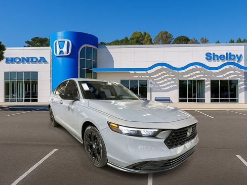 Used 2025 Honda Accord SE image 2