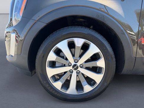 Used 2022 Kia Telluride S image 9