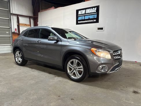 Used 2018 Mercedes-Benz GLA 250 4MATIC image 2