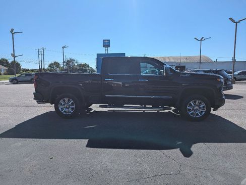 Used 2024 Chevrolet Silverado 2500 High Country w/ Technology Package AWD/4WD image 9