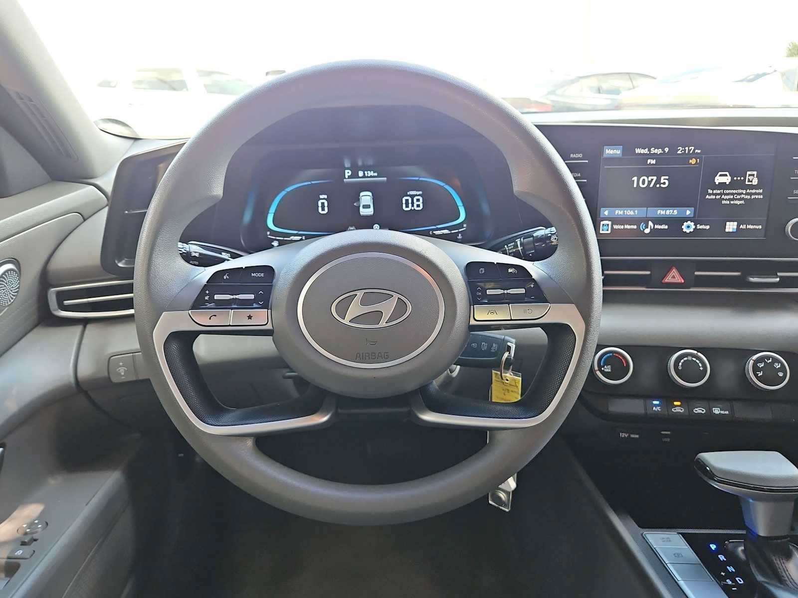 Used 2025 Hyundai Elantra SE FWD image 16
