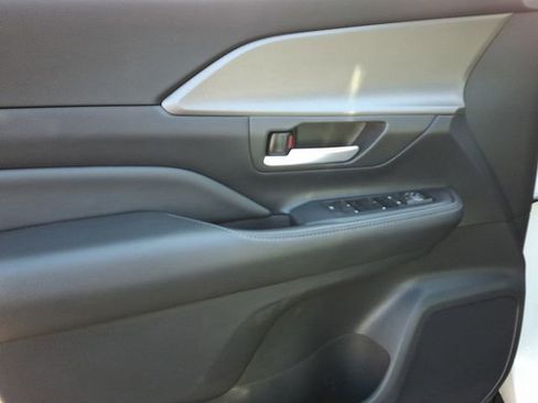 Used 2024 Toyota Grand Highlander XLE image 16