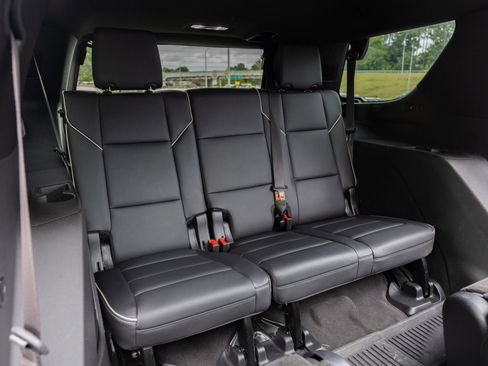Used 2023 Cadillac Escalade Premium Luxury image 32