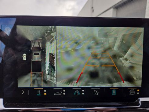 Used 2025 Chevrolet Silverado 2500 ZR2 w/ Technology Package image 23