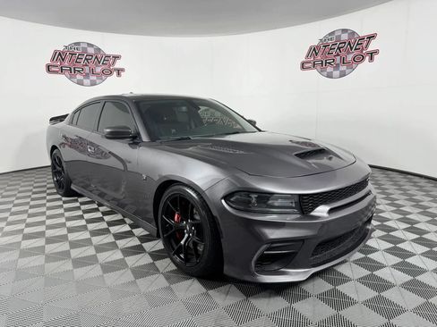 Used 2019 Dodge Charger Scat Pack w/ Dynamics Package RWD image 9