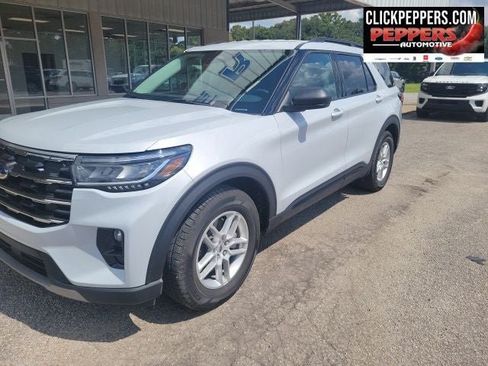 Used 2026 Ford Explorer Active w/ Active Comfort Package RWD image 2