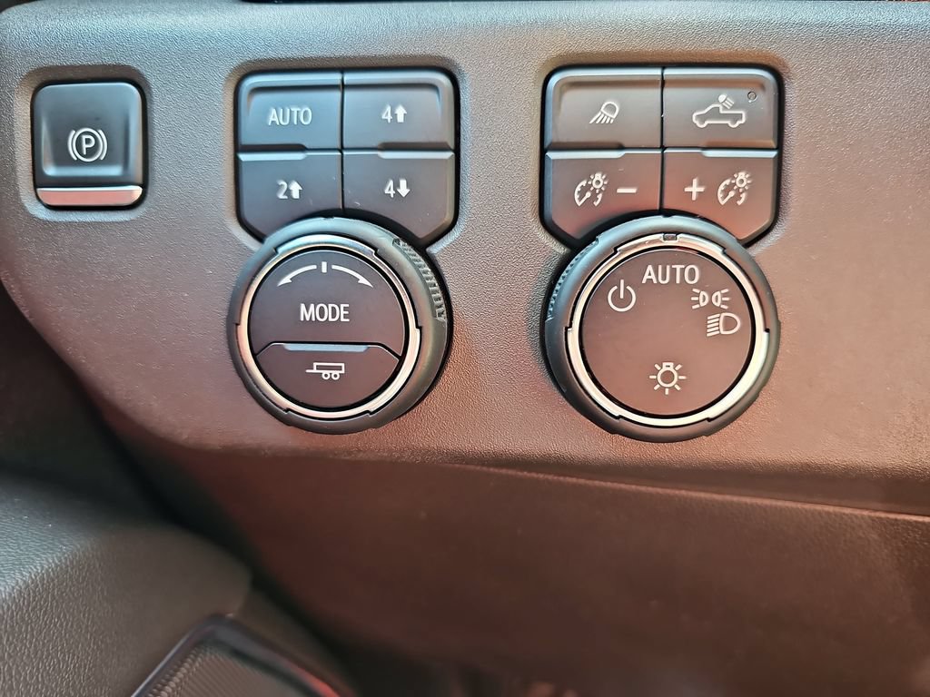 Used 2022 Chevrolet Silverado 1500 LT AWD/4WD image 35
