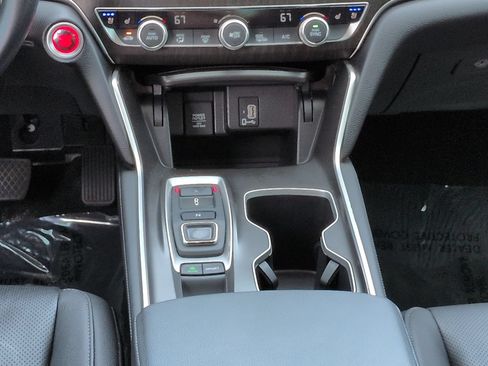 Used 2019 Honda Accord Touring image 18