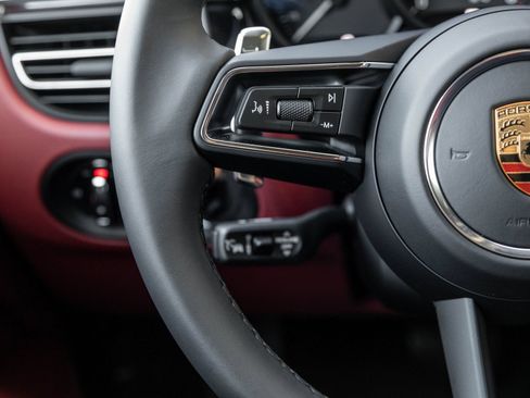 Certified 2026 Porsche Macan AWD/4WD image 15