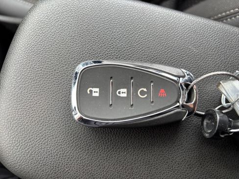 Used 2025 Chevrolet Trax LT FWD image 23