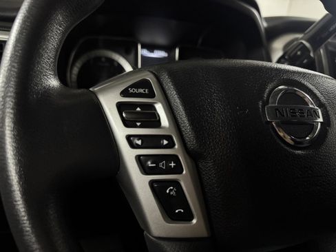Used 2017 Nissan Titan SV image 28