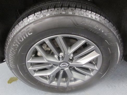 Used 2024 Nissan Rogue S FWD image 16