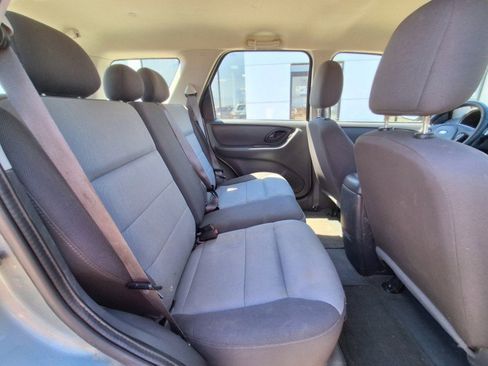 Used 2005 Ford Escape XLS image 16