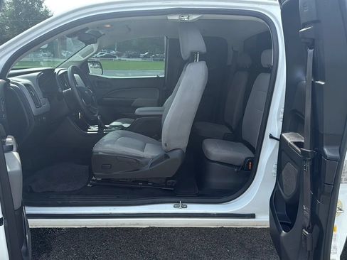 Used 2022 Chevrolet Colorado W/T w/ WT Convenience Package RWD image 9