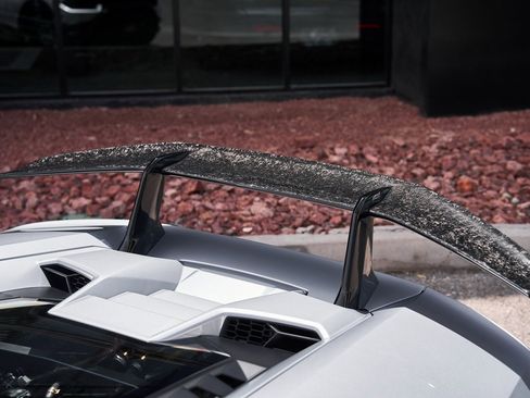 Used 2018 Lamborghini Huracan Performante image 9