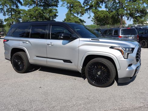 Used 2025 Toyota Sequoia Capstone AWD/4WD image 3