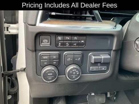 Used 2025 Chevrolet Suburban High Country AWD/4WD image 10
