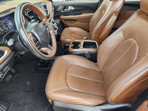 Used 2019 Chrysler Pacifica Limited w/ Advanced Safetytec Group image 13