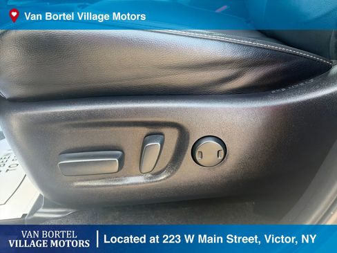 Used 2018 Toyota RAV4 Limited AWD/4WD image 13