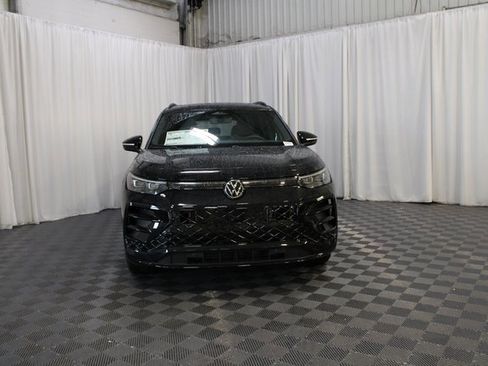 New 2025 Volkswagen Tiguan SE R-Line image 28