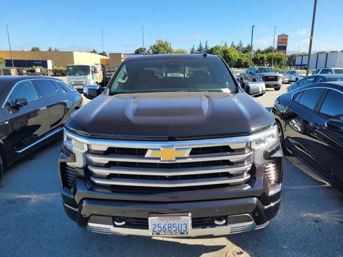 Used 2023 Chevrolet Silverado 1500 High Country w/ High Country Premium Package AWD/4WD image 3