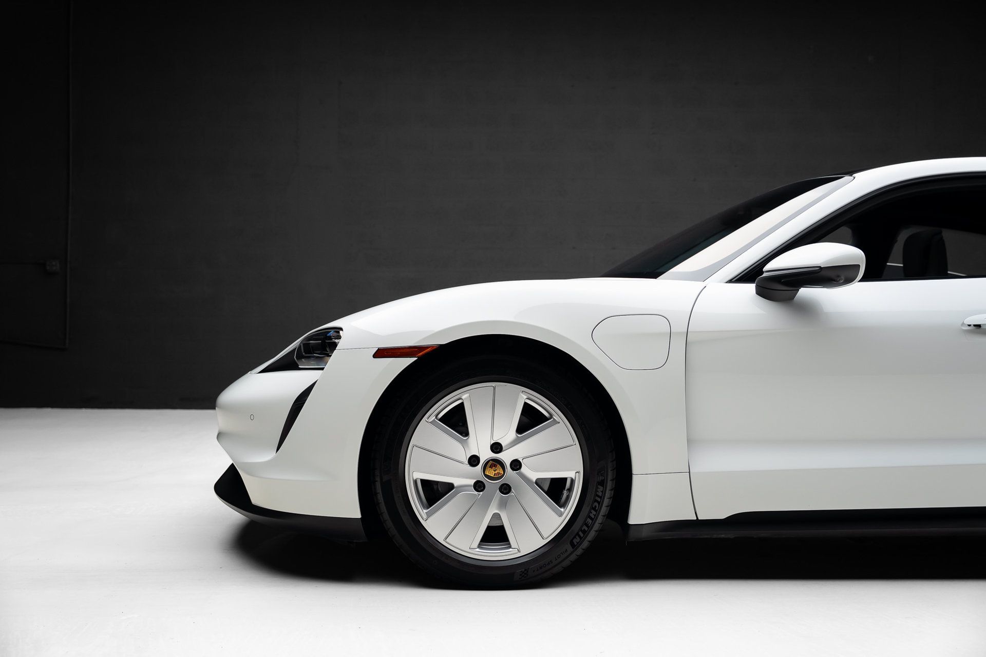 Used 2022 Porsche Taycan RWD image 18