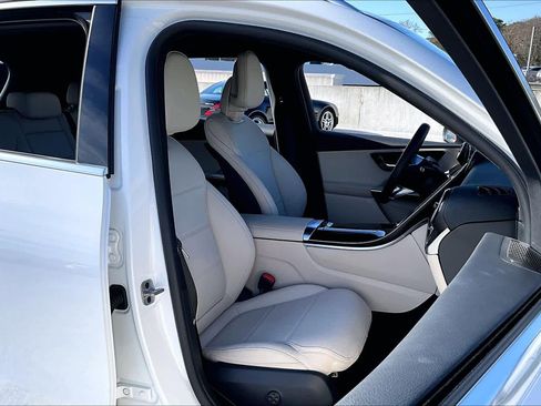 Certified 2025 Mercedes-Benz GLC 300 image 9