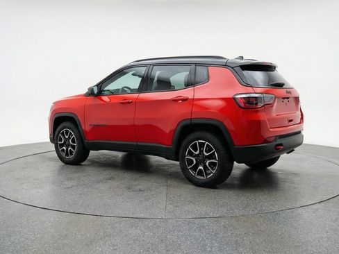 Used 2025 Jeep Compass Trailhawk AWD/4WD image 6