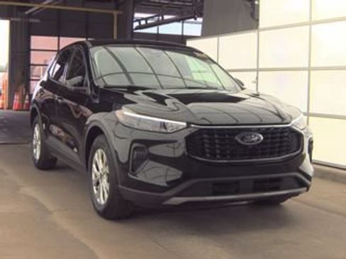 Used 2023 Ford Escape Active w/ Tech Pack #2 AWD/4WD image 4