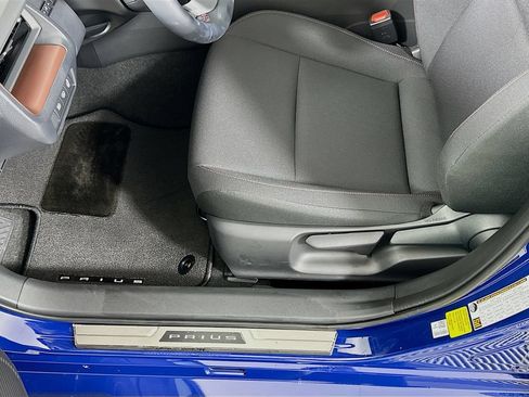 Used 2026 Toyota Prius Plug-In Hybrid FWD image 19