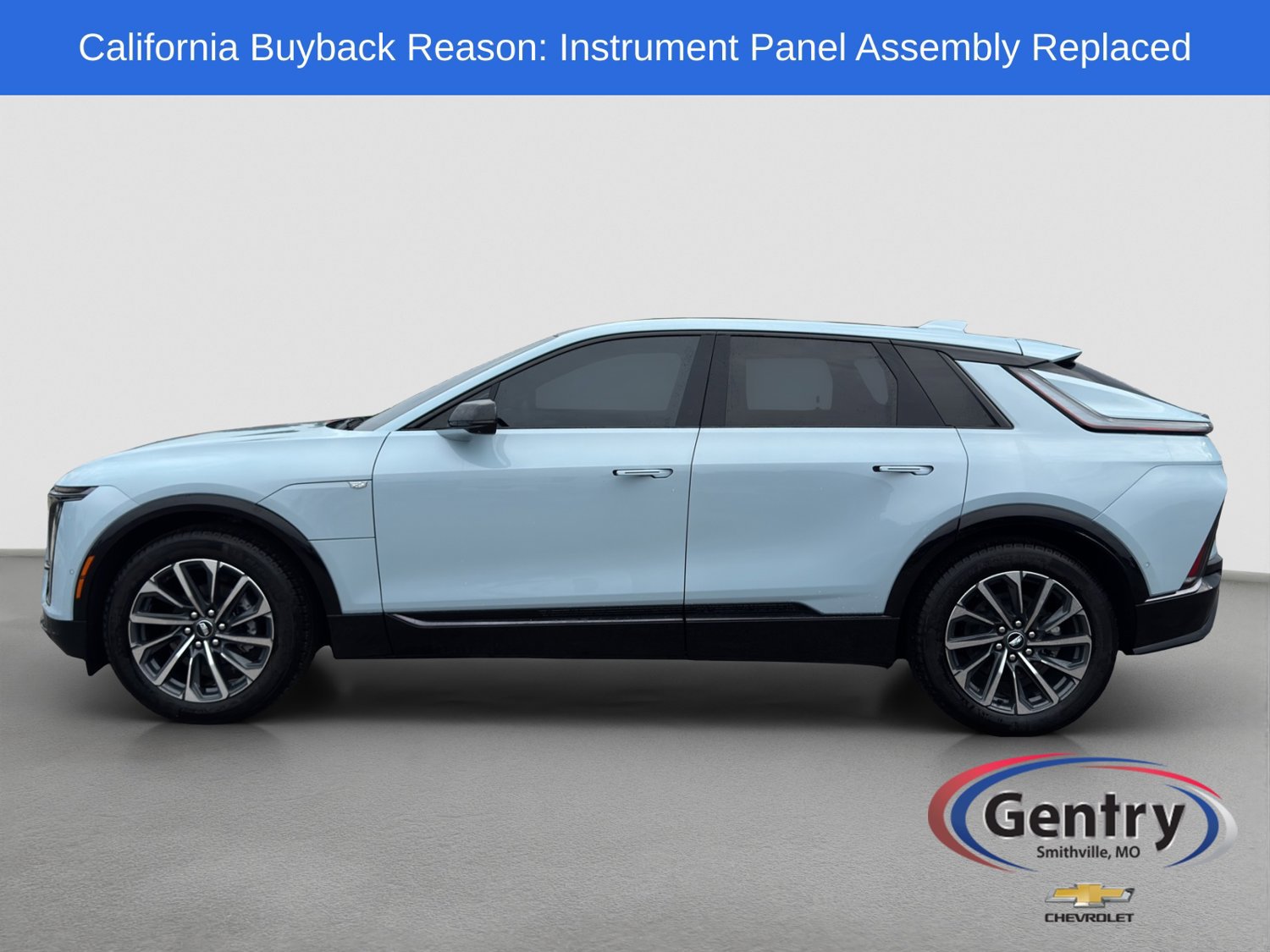 Used 2025 Cadillac Lyriq Sport AWD/4WD image 3