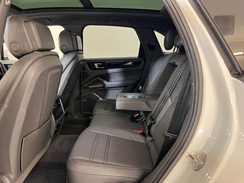 Used 2022 Porsche Cayenne Platinum Edition image 14