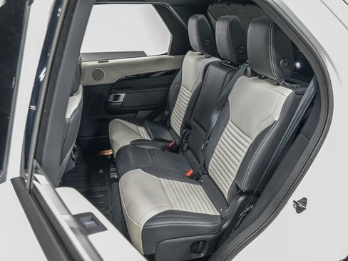 Used 2023 Land Rover Discovery S R-Dynamic image 28