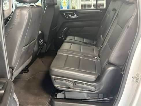 Used 2024 Chevrolet Suburban LT AWD/4WD image 7