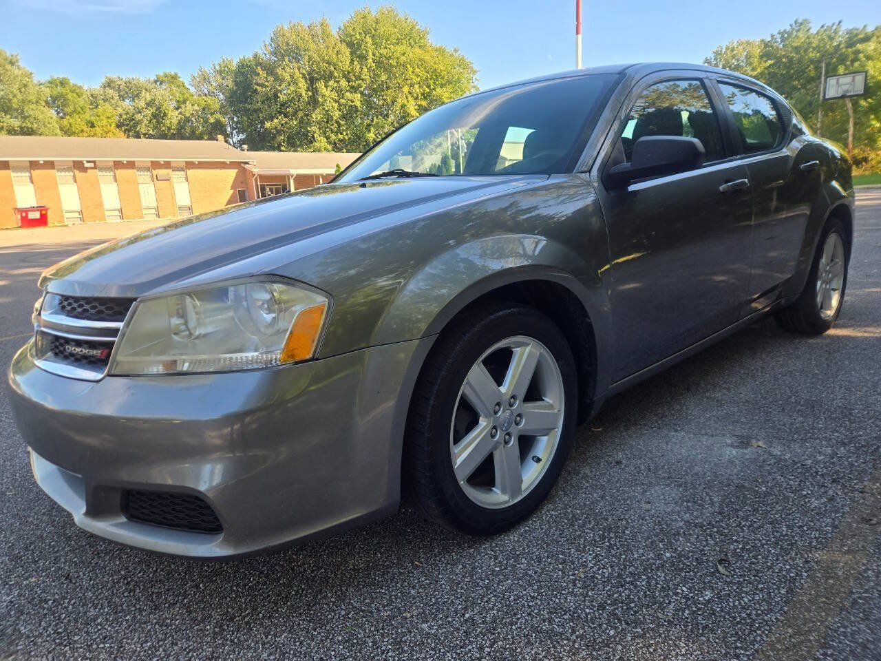 Used 2013 Dodge Avenger SE FWD image 2