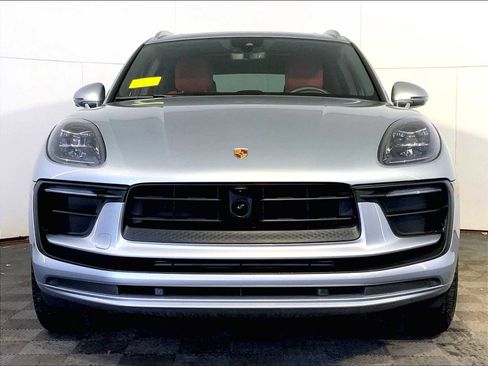 Certified 2023 Porsche Macan image 10