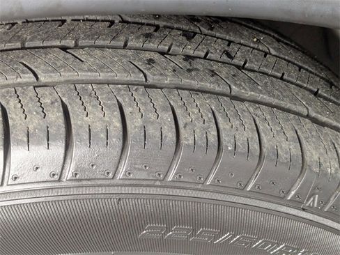 Used 2018 Nissan Rogue SL image 9