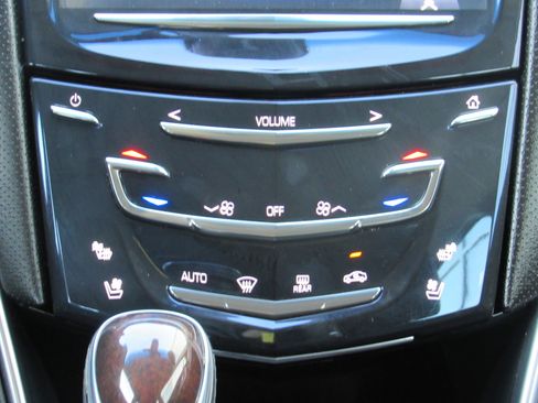 Used 2015 Cadillac XTS Luxury image 22