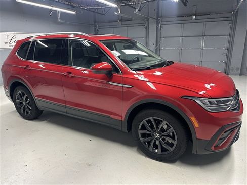 Used 2024 Volkswagen Tiguan SE AWD/4WD image 8