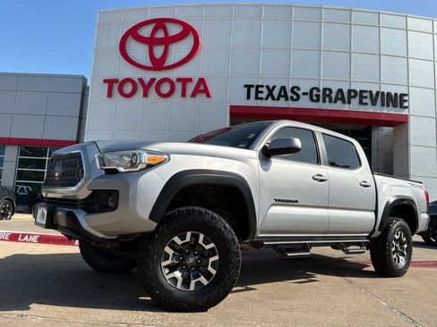 Used 2018 Toyota Tacoma TRD Off-Road AWD/4WD image 2