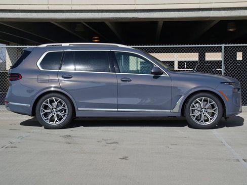 Used 2026 BMW X7 xDrive40i AWD/4WD image 3