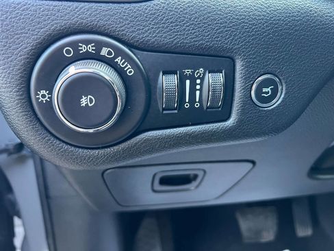 Used 2019 Jeep Cherokee Limited image 29