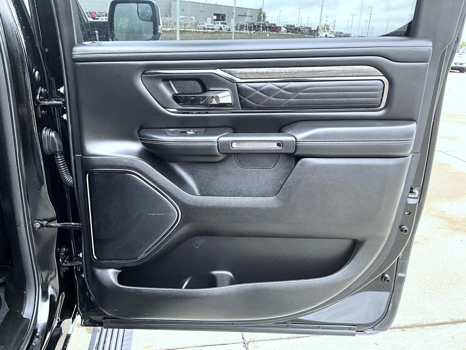 Used 2025 RAM 1500 Limited AWD/4WD image 19