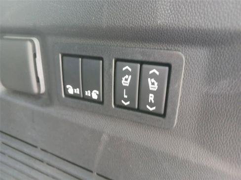 Used 2022 Chevrolet Tahoe Z71 w/ Z71 Off-Road Package image 37