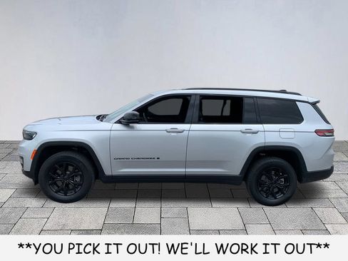 Used 2024 Jeep Grand Cherokee L Altitude RWD image 4