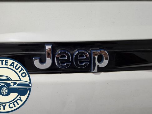 Used 2022 Jeep Grand Cherokee Limited 4xe image 30